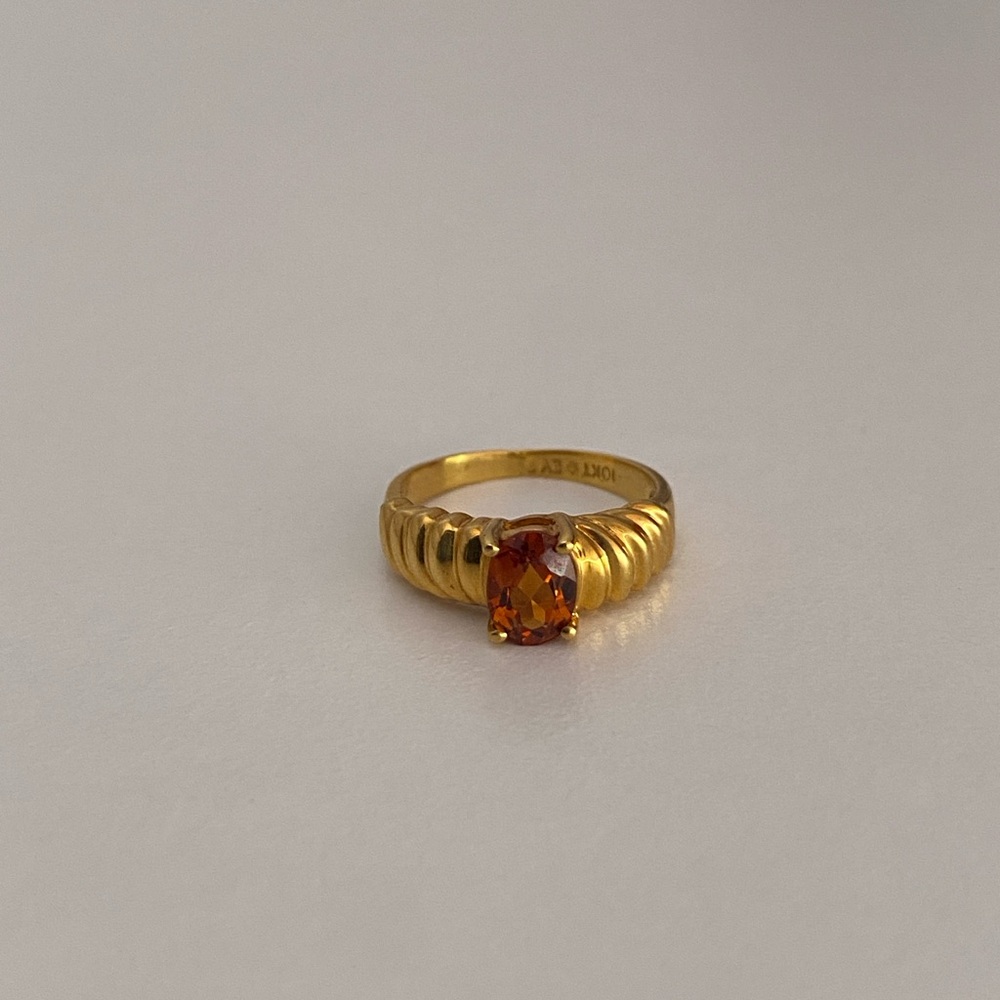Vintage 10K Ribbed Orange Topaz Oval Gemstone Ring.